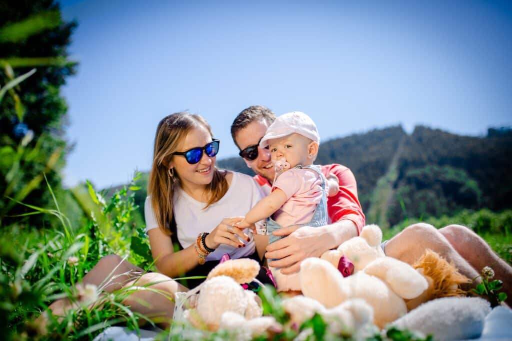 Family hanging out - Baboo Travel