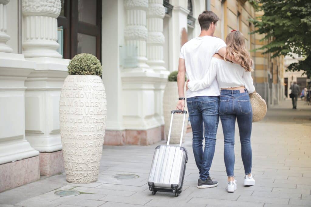 Couple with luggage - Baboo Travel