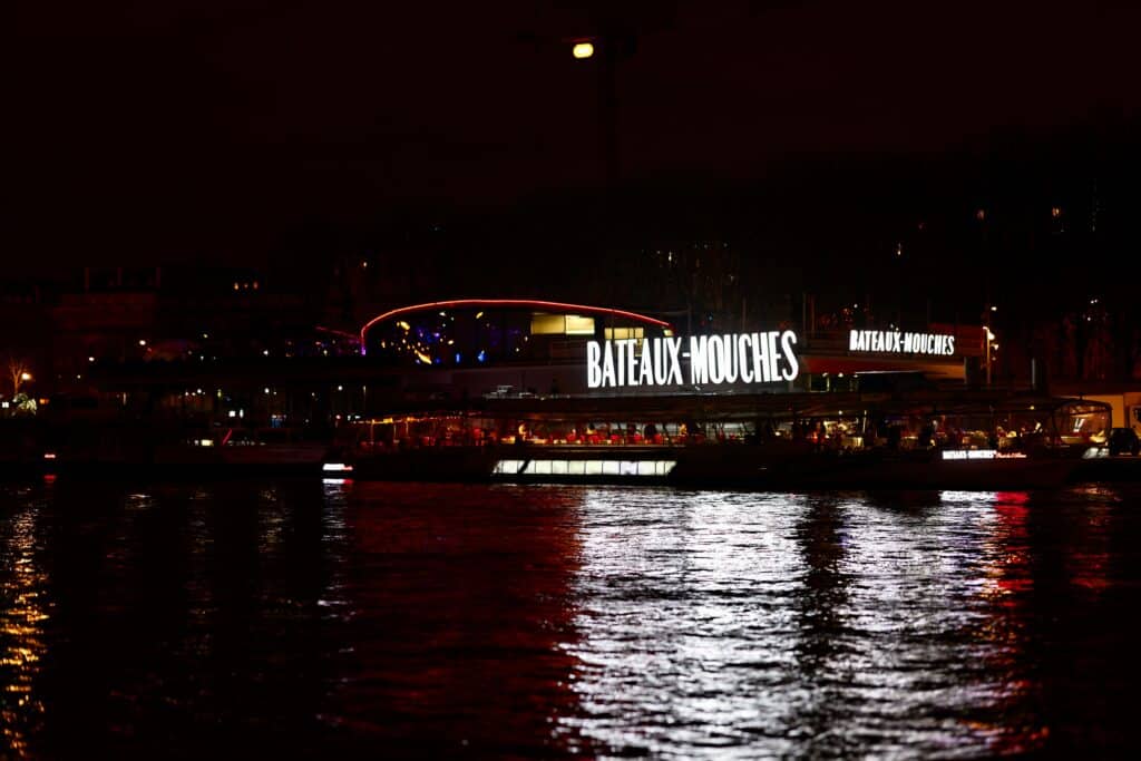 Bateaux-Mouches lighted sign