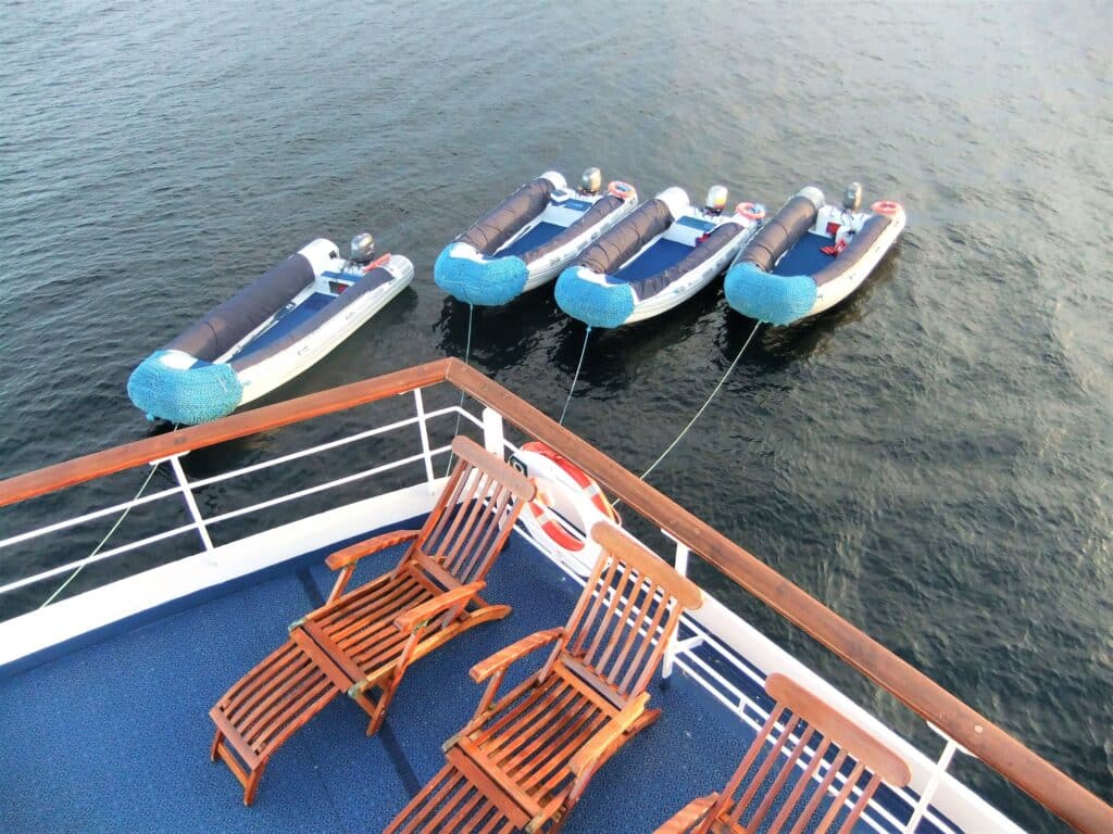 galapagos boat tour