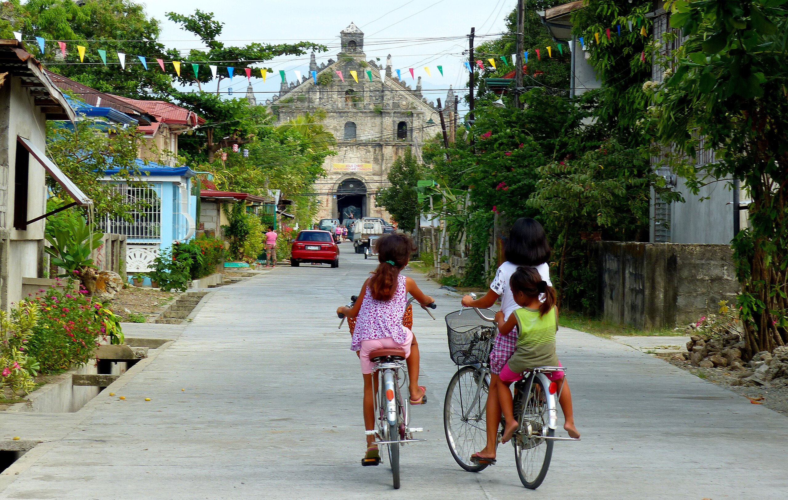 kids in front of a church in paoay philippines
