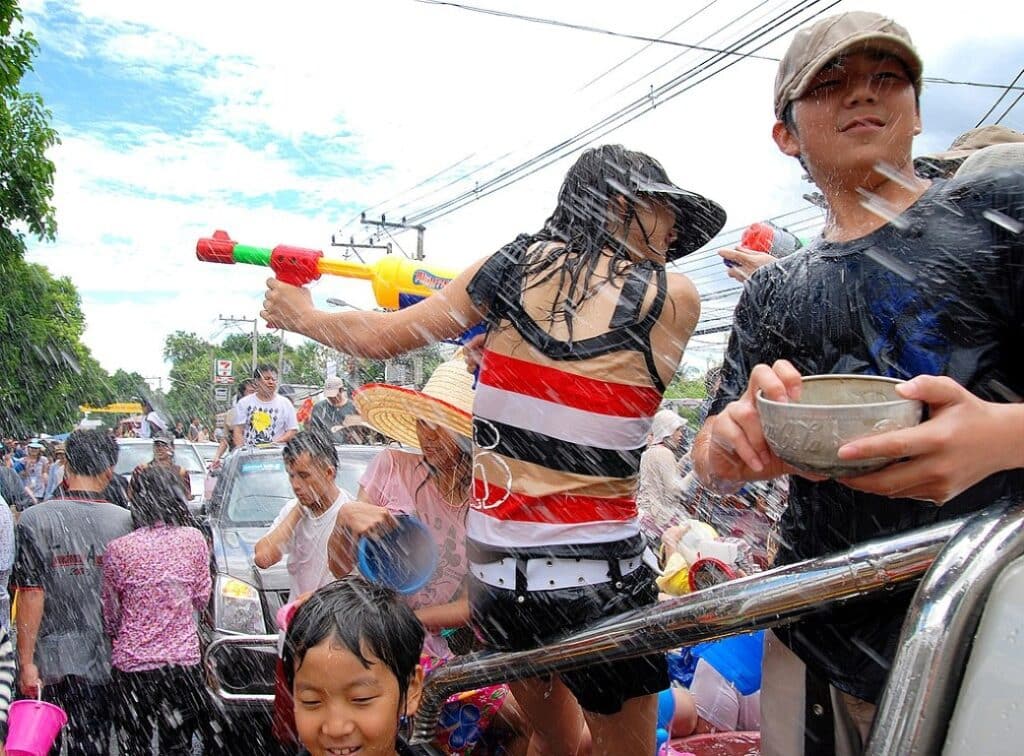 songkran water gun