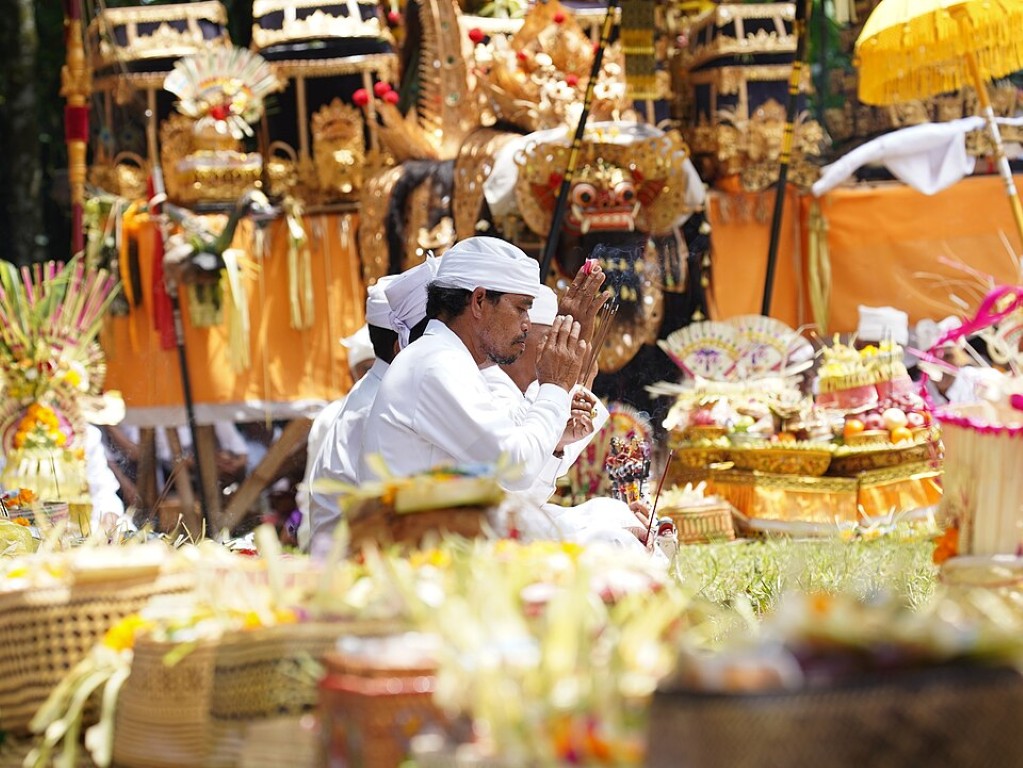guy praying during nyepi