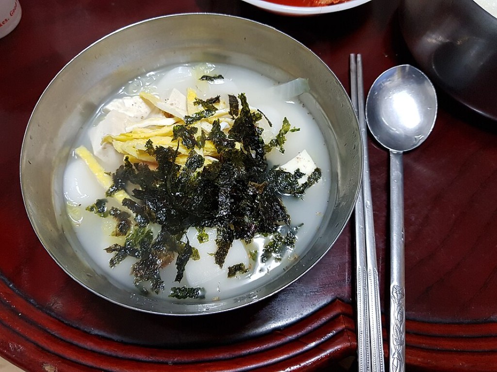 tteokguk bowl soup south korea