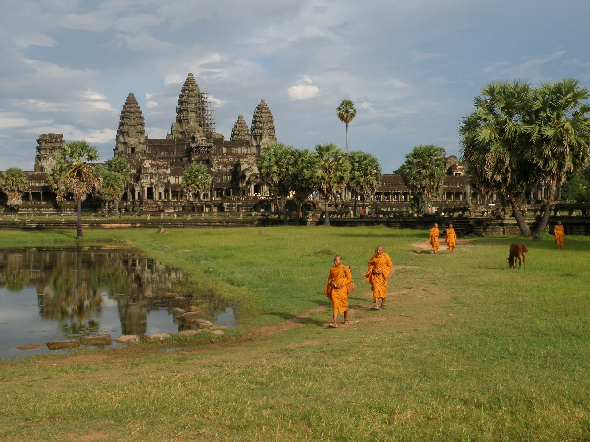 monks in siem reap